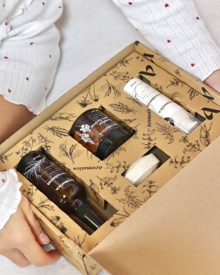 Ectoin – přírodní molekula, která chrání vaši pleť jako neviditelný štít. Hydratuje, zklidňuje a pomáhá zvládat stres z UV...